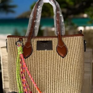 Delicado bolso en Yute con accesorio